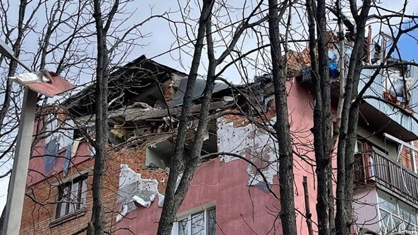 Снаряд полностью разрушил квартиру в Харькове