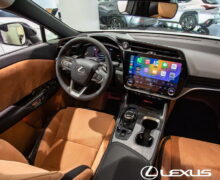 Інтер'єр салону Lexus
